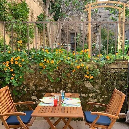 Apartamento Capucines, Un Jardin Secret Dans Le Centre Historique Arlés Exterior foto