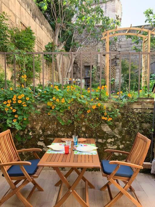 Apartamento Capucines, Un Jardin Secret Dans Le Centre Historique Arlés Exterior foto