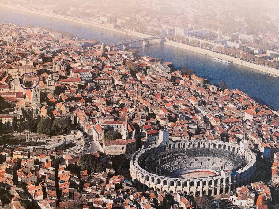 Apartamento Capucines, Un Jardin Secret Dans Le Centre Historique Arlés Exterior foto