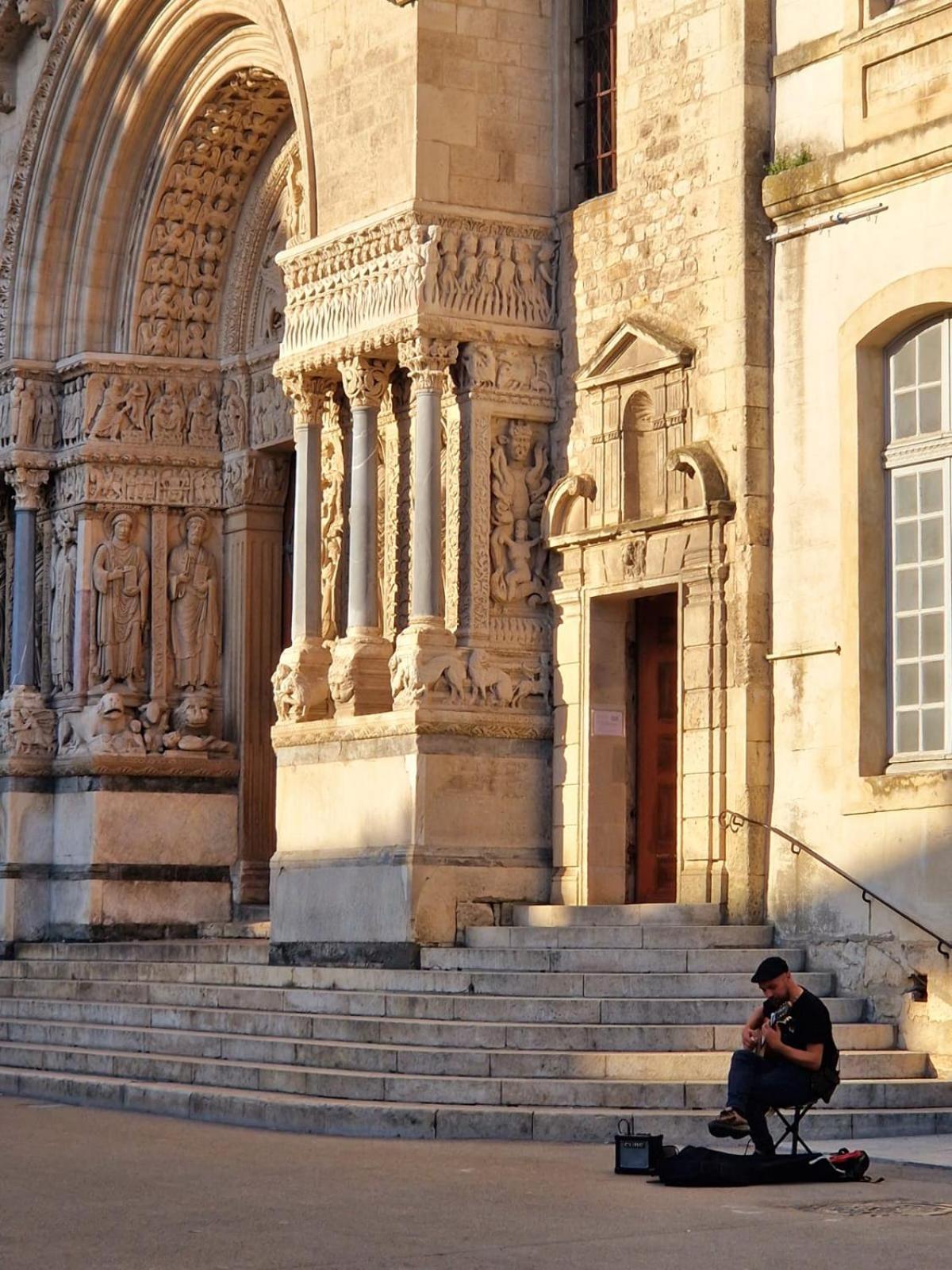 Apartamento Capucines, Un Jardin Secret Dans Le Centre Historique Arlés Exterior foto